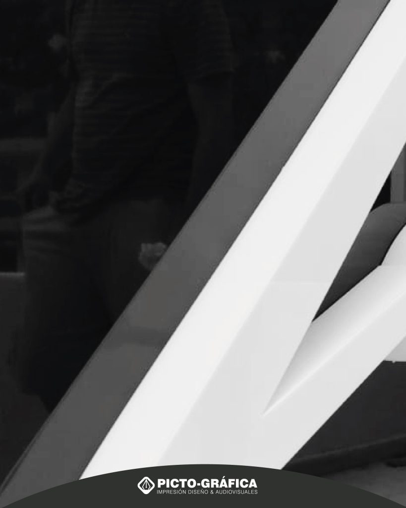 acercamiento a letra corpórea de metacrilato luminosa