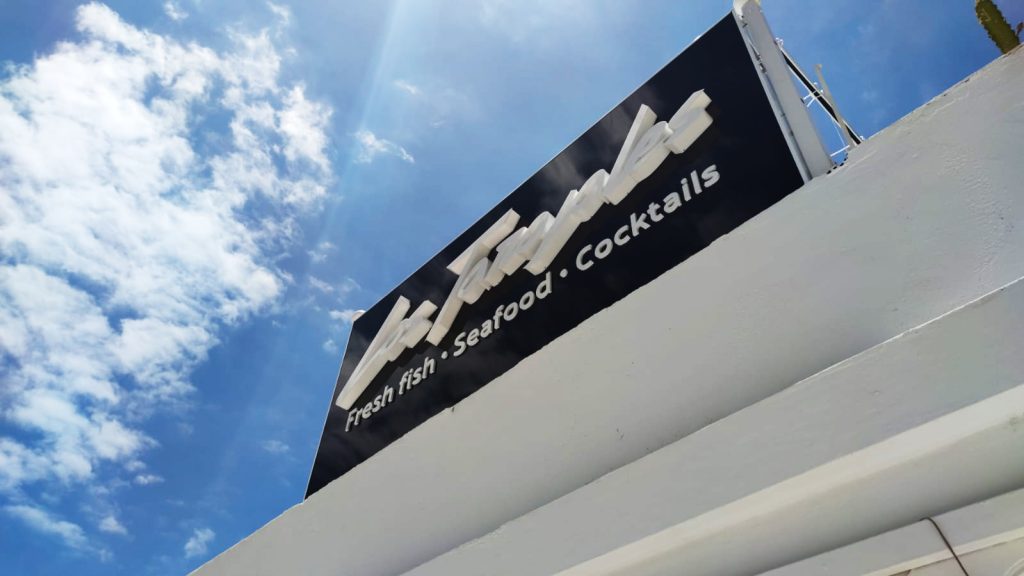 Letrero de Letras Luminosas Corporeas de Metacrilato en Tenerife