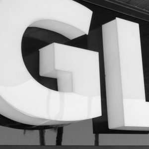 Detalle de letra en metacrilato