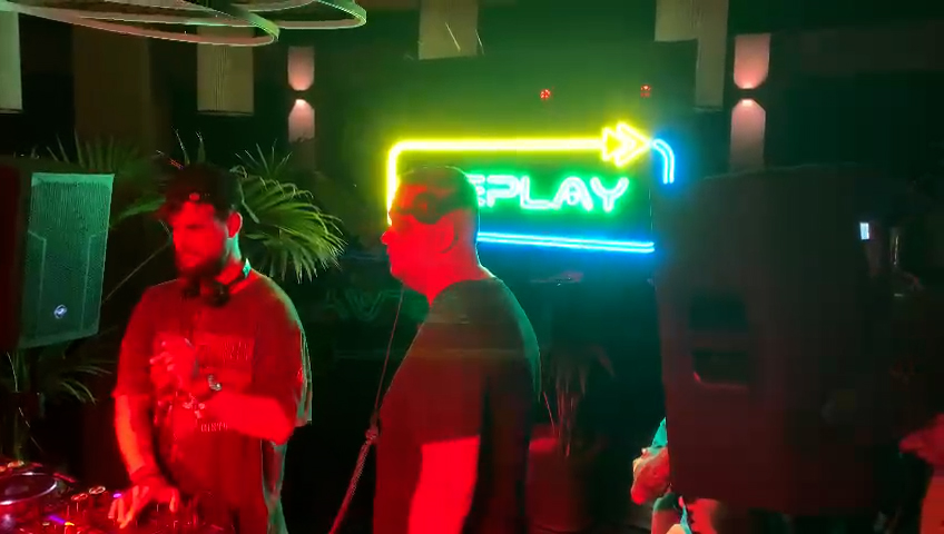 NeonFlex en Fiesta en Tenerife "Replay" junto a djs