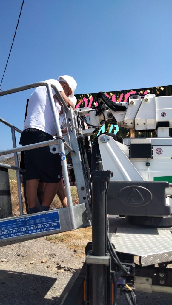 Instalación de publicidad exterior