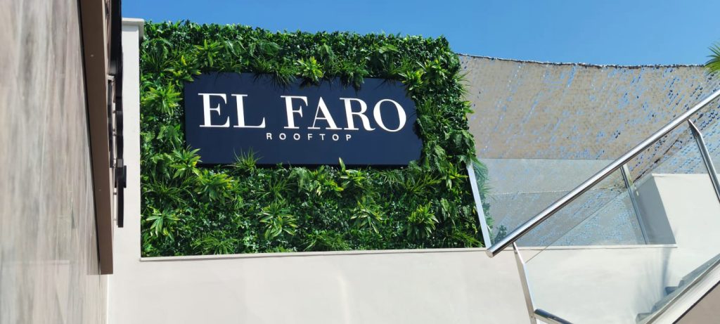 Cartel exterior del faro restaurante