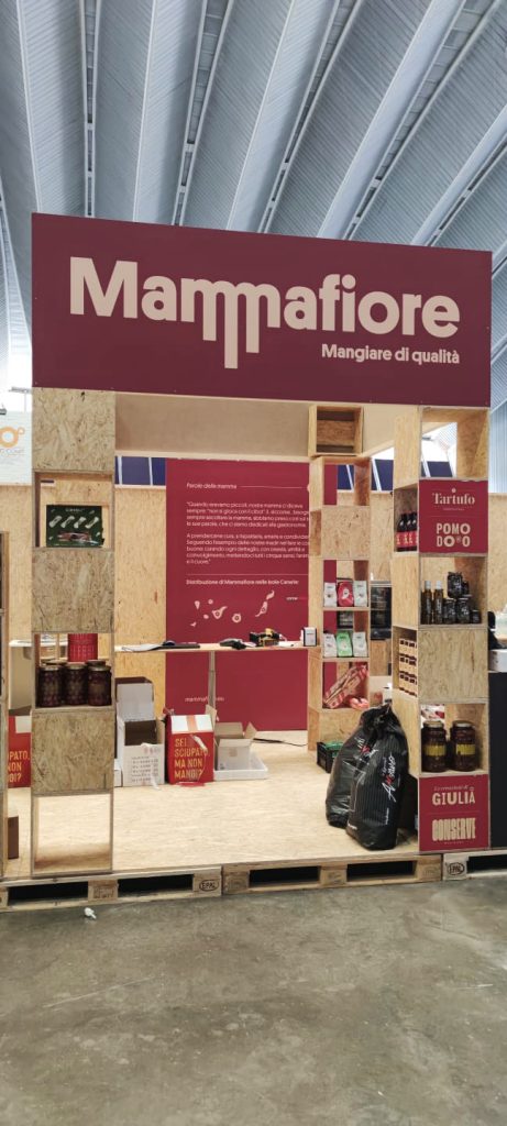 Entrada de stand decorativo