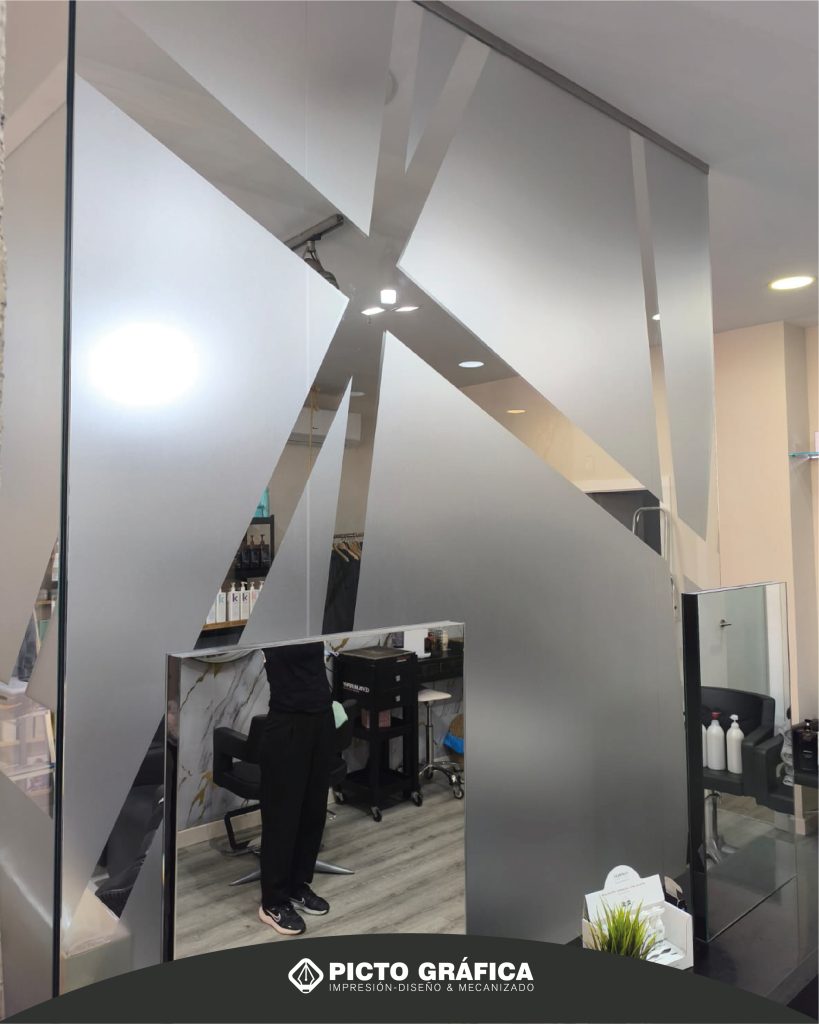 Lineas en Arenado decorativo para vidrios en tenerife hecho por Pictografica