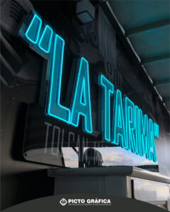 Letrero de Neon para bar LA TARIMA creado por Pictografica